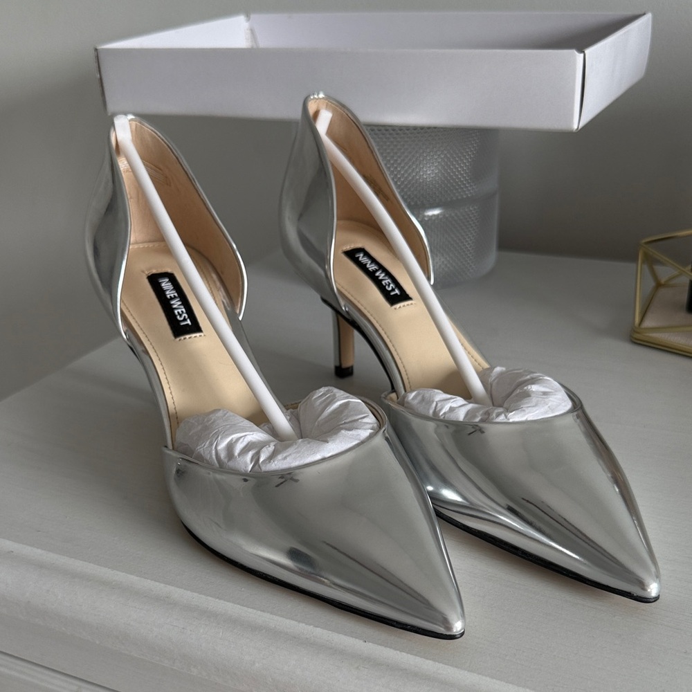 BNIB Nine West Metallic Silver Pointed Heels